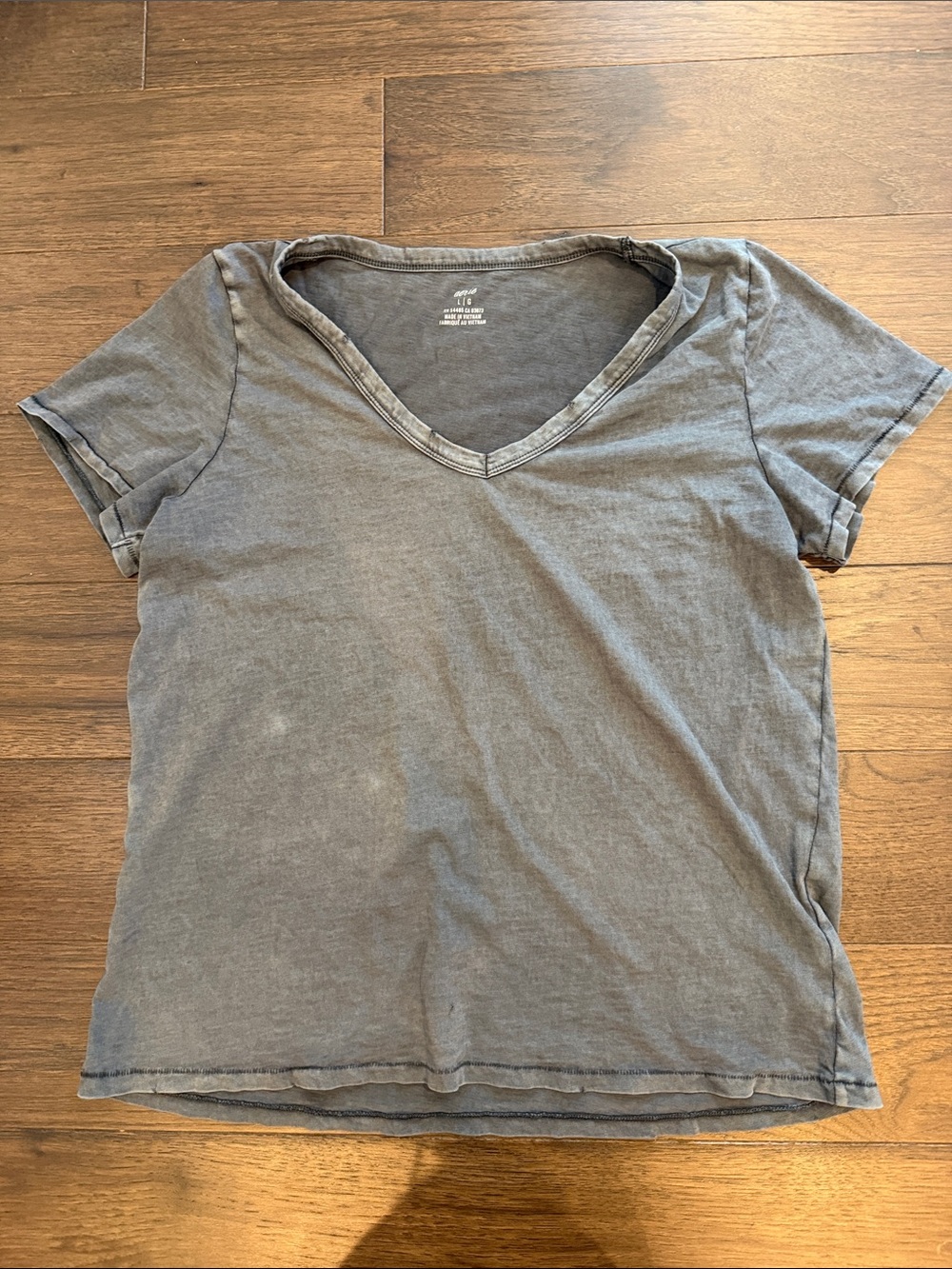 aerie Washed Gray V-Neck Short Sleeve Tee Size Large - C45-069